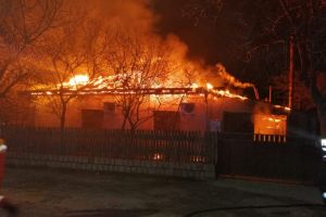 Incendiu violent in judetul Tulcea. O locuinta a fost cuprinsa de flacari la Nalbant. De la ce a pornit valvataia (galerie foto)