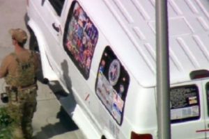 Francezii au atacat taberele de romi români din Paris. De ce cred că le sunt furaţi copiii de către români