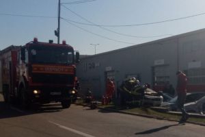 Accident pe strada Brazilor. Maşină răsturnată