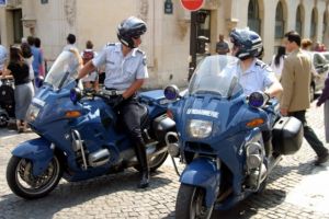 Psihoză în masă în Paris. Taberele de romi au fost atacate, după propagarea unor ştiri false