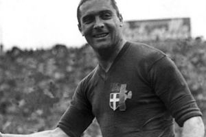 Primul sex-simbol al fotbalului dormea în bordeluri înainte de meciuri