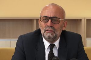 Patru asistente-şefe au fost premiate şi patru au rămas fără funcţie, după evaluarea ...