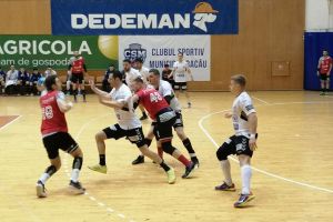 Universitatea a pierdut la Bacău, dar se menţine pe locul 10