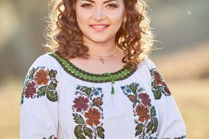 Sute de suceveni, aşteptaţi duminică la spectacolul folcloric susţinut de Laura Olteanu, ...