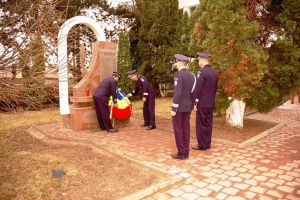 Poliţiştii suceveni şi-au marcat ziua prin acţiuni umanitare şi educative pentru tineri