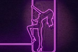 A fost striptueză, acum e cântăreaţă. Cum îşi droga şi jefuia „clienţii”? - Foto