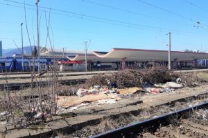 Oprică: Vrem o gară ca afară! Cum arată acum poarta feroviară de intrare în municipiu