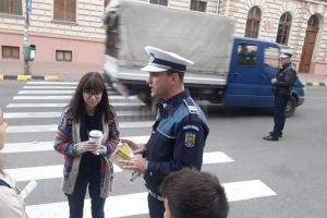 Peste 140 de controale, efectuate de poliţişti pentru prevenirea absenteismului şcolar