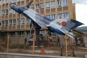 VINERI: ”100 de Ani – 100 de Brazi”, activitate de plantare de pomi la Colegiul Naţional Militar ,,Mihai Viteazul” Alba Iulia