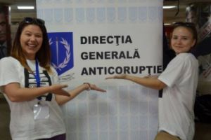 Dialog anticorupţie halucinant. Cui aţi dat banii? Inculpatului care lipseşte. Cum arată? Arătaţi-mi nişte poze.