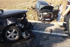 Accident pe DN76, la intrarea în Beiuş. Neatenţia unei şoferiţe a distrus două maşini (FOTO / VIDEO)