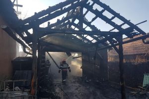 Incendiu la o anexă gospodărească, în Corund