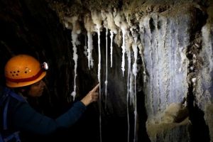 Cercetătorii israelieni au descoperit cea mai lungă peşteră de sare din lume