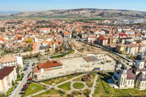 VIDEO /  Noul Parc al Tineretului din Sebeş, prinde contur. Lucrările progresează, oamenii şi utilajele muncesc de zor