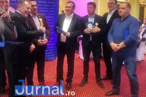 FOTO: Primarul Iulian Nica, premiat pentru performanţă şi succes în administraţia locală