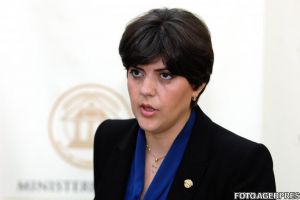 LOVITURĂ de teatru: Kovesi are calitatea de inculpat şi i s-a interzis să plece din ţară