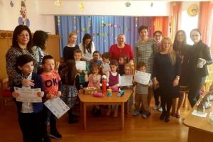 FOTO / Copiii de la şapte grădiniţe din Sebeş s-au jucat cu banii şi au învăţat rolul acestora în viaţa de zi cu zi