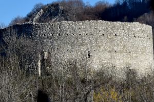 Comorile mai puţin ştiute ale Hunedoarei. Turnul de la Crivadia