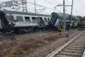 Tragic accident feroviar. Zeci de persoane au fost rănite. Autorităţile sunt în alertă