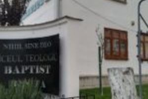 Sală de sport ridicată de la zero pentru elevii Liceului Teologic Baptist din Reşiţa