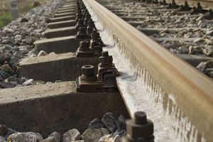 Un tren de persoane a deraiat la intrarea în Dârste. Traficul este întrerupt