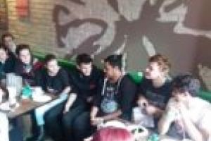 Elevii de la Impact Vox invită comunitatea la toleranţă şi comunicare cu persoanele care au probleme de auz