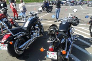 Clubul moto White Wolves MC Romania promovează siguranţa în trafic la Aushopping Oradea!