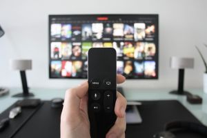 Apple lansează versiunea beta pentru noua aplicaţie TV, dar şi înscrierile pentru abonamente