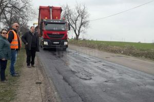 Consiliul Judeţean Suceava a început lucrările de reparaţii pe drumurile judeţene