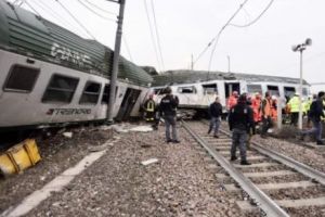 ALERTĂ. Accident feroviar grav în Italia. Zeci de oameni au fost răniţi 