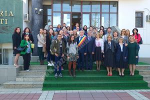 GĂEȘTI: 22 de profesori din Spania şi Ţara Galilor, la Şcoala „Şerban Cioculescu”