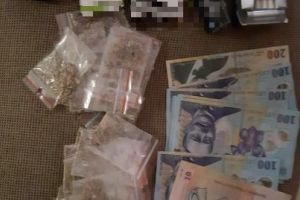 Perchezitii la un tanar banuit de trafic de droguri de mare risc. Ce au gasit procurorii in locuinta suspectului