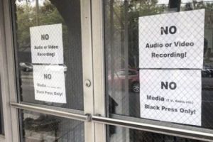 Rasism: „Black Press Only!” Ședinţă politică interzisă ziariştilor albi. Și Facebook vrea să cenzureze „suprematismul alb”...