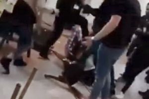 Scandalîn Oradea: Bătaie între un tânăr român şi unul de culoare în Pasajul Vulturul Negru (VIDEO)