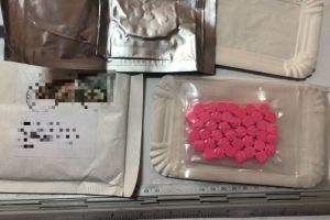 FOTO Adolescenţi prinşi că vindeau droguri în liceele din Vâlcea – Au fost arestaţi