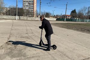 Primarul Robu dă luni startul plimbărilor cu trotinetele STPT