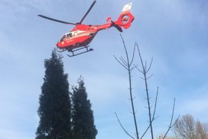 FOTO. Bărbat din Satu Mare, rănit grav la cap, transportat de urgenţă cu elicopterul la Oradea