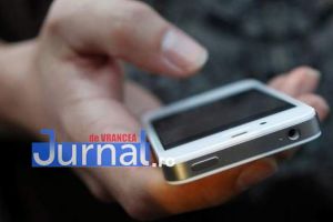 Bărbat cercetat de poliţie după ce i-a furat telefonul unui consătean