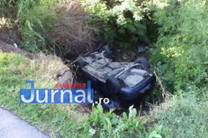 S-a răsturnat cu maşina după ce a adormit la volan