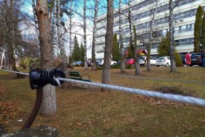 A fost instalat gardul electric în jurul Spitalului Judeţean de Urgenţă Miercurea Ciuc