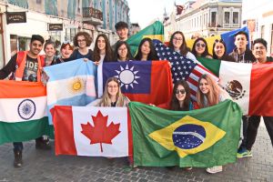 „Iubim Oradea!”: Tineri de peste Ocean aflaţi în schimb de experienţă în România laudă Oradea în limba română (VIDEO)