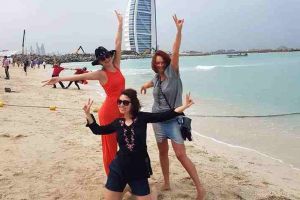 Povestea a trei femei de succes din Alba, care au dus numele judeţului pe scena festivalului World Fashion Festival Award din Dubai, prin creaţii autentice şi aparte