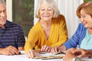 De ce să alegeţi căminul de bătrâni – Senior Center? 