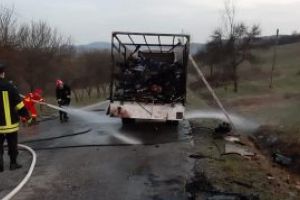 Incendiu la o autoutilitara, la iesirea din Coroieni (FOTO)