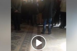 Un preot i-a ameninţat pe enoriaşi în biserică după care l-a înjurat pe preşedintele Iohannis