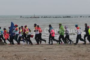Vor purta tricoul Uniunii Europene: …3, 2, 1. Start! Duminica, la Mamaia e Maratonul Nisipului. Toata lumea alearga!