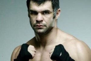 Daniel Ghiţă l-a făcut KO pe cehul Vondráček. La final, l-a ameninţat pe Moroşanu: „De bătut, tot îl bat!”