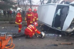 Accident GRAV în Târgu Mureş. Doi morţi în urma coliziunii dintre o autoutilitară şi un autoturism