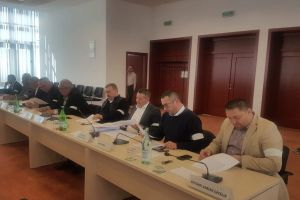 Unii cu banii, alţii cu PROTESTUL! Consilierii judeţeni ai PSD, nemulţumiţi de alocările părtinitoare de fonduri