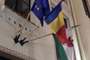Prefect în aşteptare: Ioan Mihaiu aşteaptă ca alţii să rezolve problema steagului Ungariei arborat pe sediul UDMR Bihor